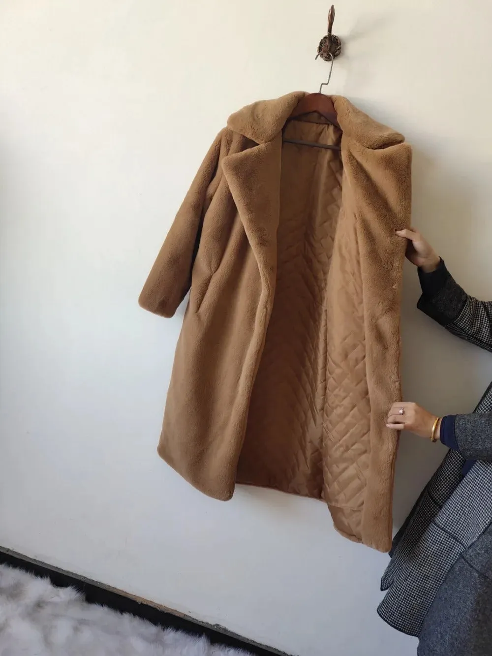 Winter Women High Quality Faux Rabbit Fur Coat Luxury Long Fur Coat Loose Lapel OverCoat Thick Warm Plus Size Female Plush Coats